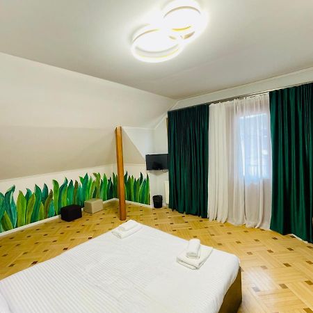 Quality Inn Tbilisi Esterno foto