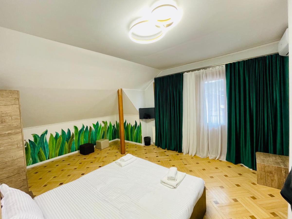 Quality Inn Tbilisi Esterno foto