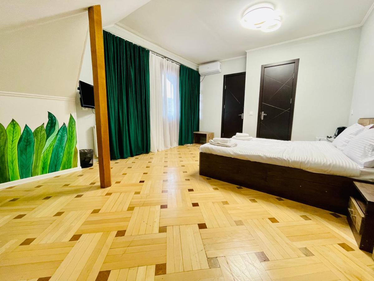 Quality Inn Tbilisi Esterno foto