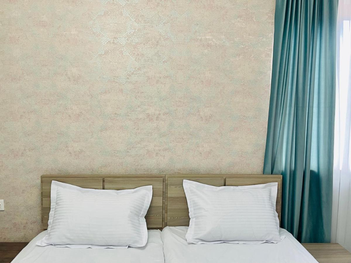 Quality Inn Tbilisi Esterno foto