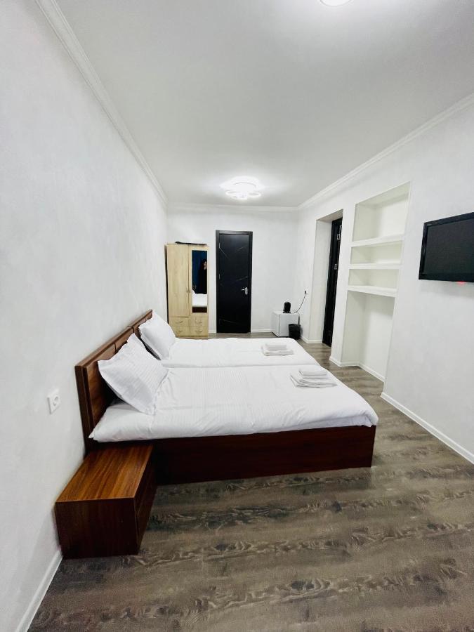 Quality Inn Tbilisi Esterno foto