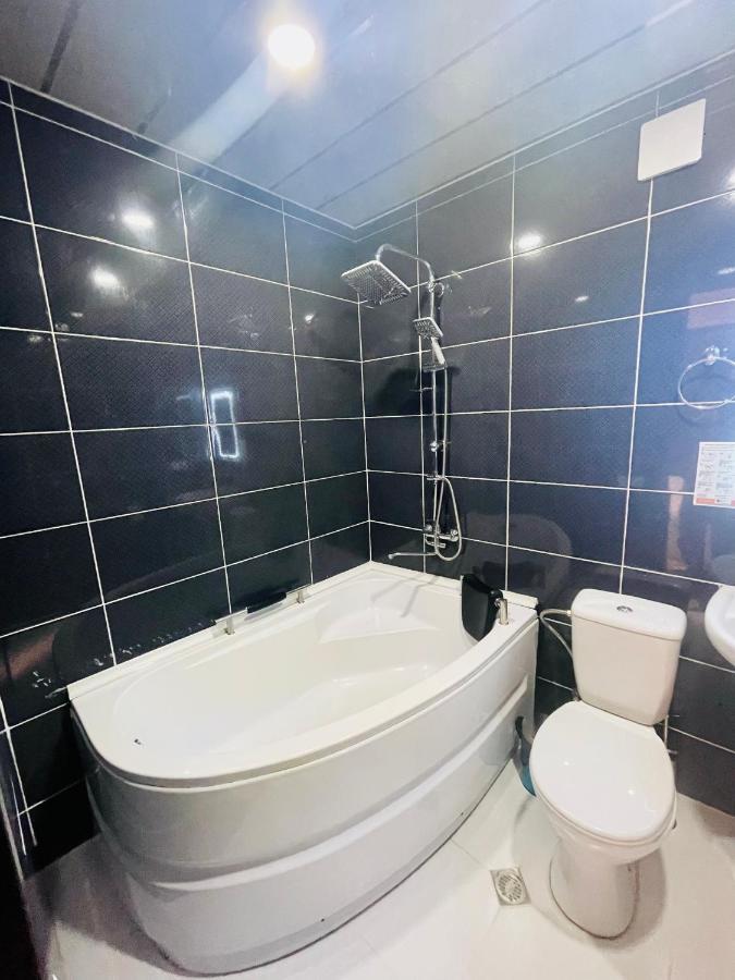 Quality Inn Tbilisi Esterno foto
