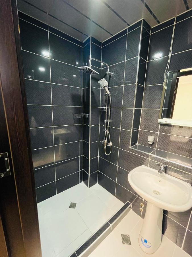Quality Inn Tbilisi Esterno foto