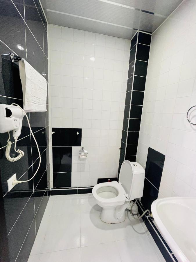Quality Inn Tbilisi Esterno foto