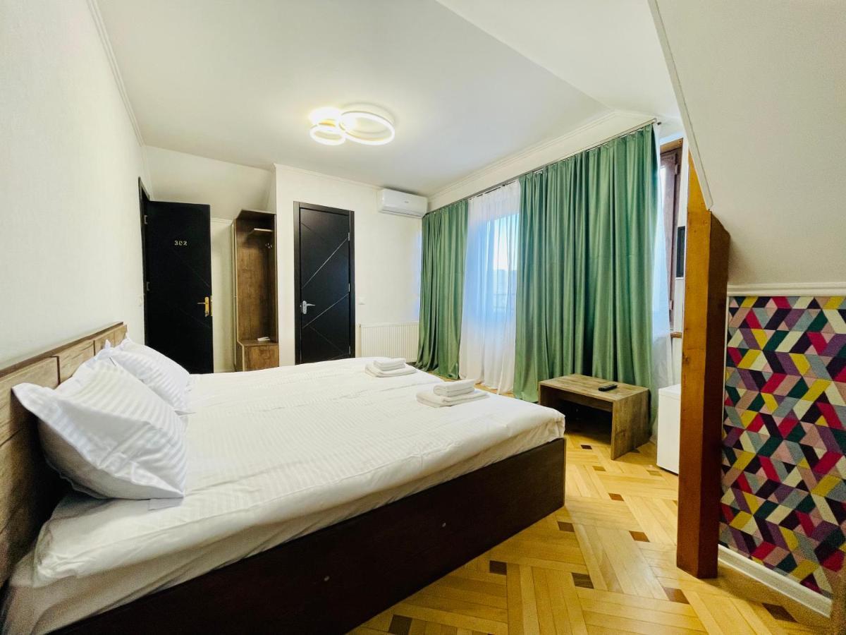 Quality Inn Tbilisi Esterno foto